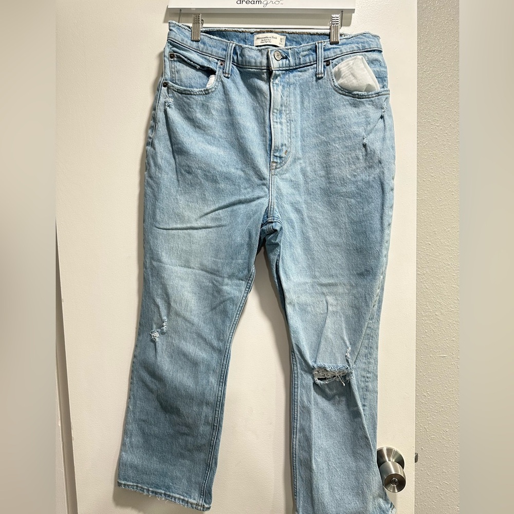 Abercrombie and Fitch Light Washed The Kick Flate Ultra High Rise Jeans size 14R